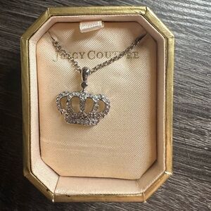 Juicy couture crown necklace NWT. Excellent condition